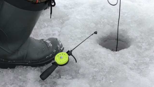 Winter fishing with sounder increases the chances of to catch the fish