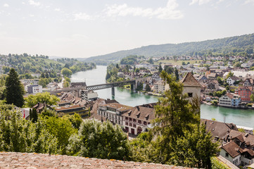 Schaffhausen, Stadt, Altstadt, Rhein, Rheinufer, Eisenbahnbrücke, Munot, Festung, Aussichtspunkt, Altstadthäuser, Sommer, Schweiz