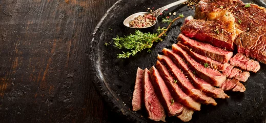  Rib eye steak geserveerd op bord © exclusive-design