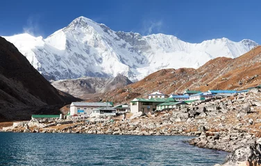 Tableaux sur verre Cho Oyu View of Gokyo lake and village with mount Cho Oyu