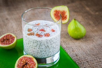 Yoghurt with fig and chia seeds.