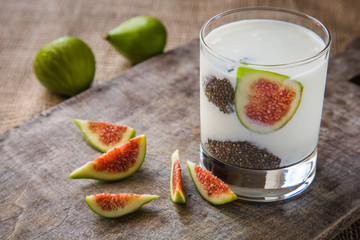 Yoghurt with fig and chia seeds.