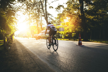 Obraz premium cyclist riding is running on the beach in Triathlon tournament