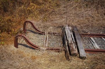 線路の終端と枯草