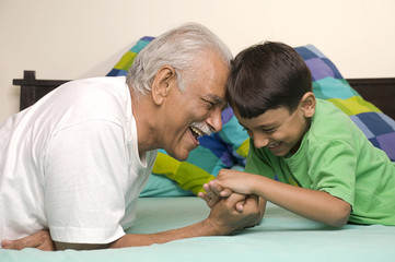 Obraz premium Grandfather and grandson 