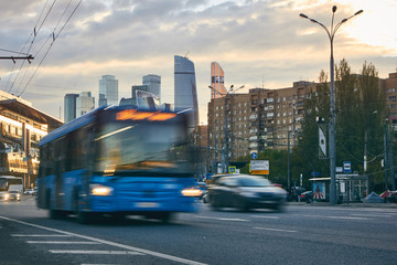 Naklejka premium Cityscape at sunset with the city traffic and skyscrapers at background
