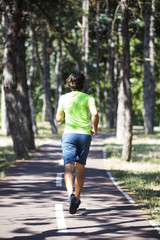 Obraz premium Young man running in the park
