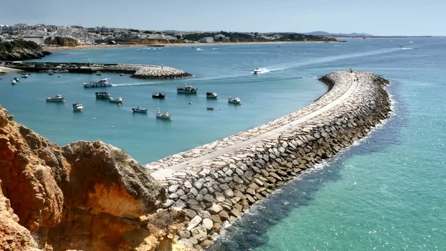 travelling sur la jet&eacute;e du port d'Abufeira