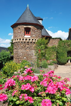 Turm der Burg Thurant an der Mosel
