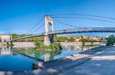 Quai et pont de Lyon