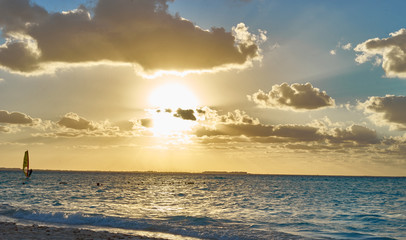 Colorful sky at Beach / Romantic sunset on Isla Mujeres in Mexico 