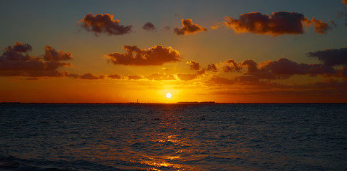 Colorful sky at Beach / Romantic sunset on Isla Mujeres in Mexico 