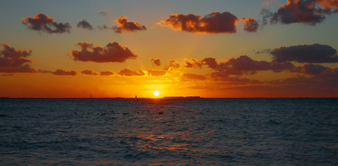 Colorful sky at Beach / Romantic sunset on Isla Mujeres in Mexico 