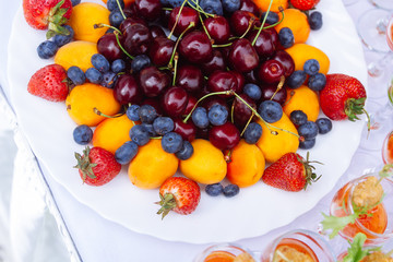 Plait with strawberry, blueberry, sweet cherry and apricot