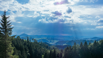 Wandern in Gais im Kanton Appenzell Ausserrhoden in der Schweiz an einem Sommertag