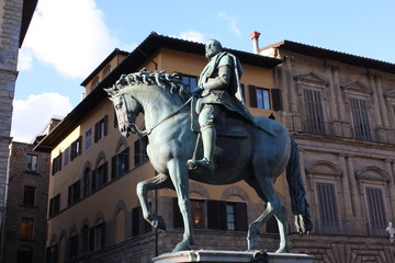 Obraz premium Bronze statue of Cosimo I de Medici (Duke of Tuscany) in Florence, Italy. 