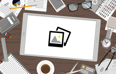 Obraz premium Schreibtisch mit Tablet - Galerie
