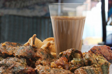 Close-up of chai with pakoras and bhajiyas 