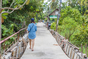 Thai women  are traveling