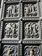 ドゥオモの鉄扉