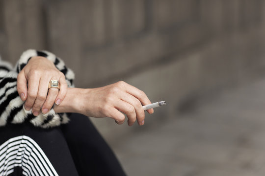 hand holding a cigarette