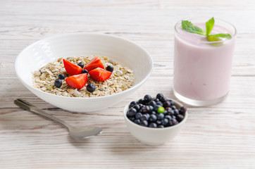 Blueberry yogurt and muesli