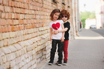 Obraz na płótnie Canvas little boy and girl on the street