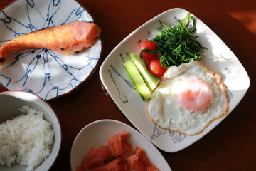 家族の朝食