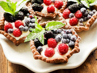 Tartlets with cheese and berries