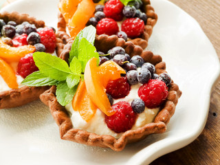Tartlets with cheese and berries
