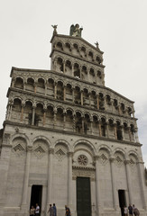 Obraz premium LUCCA, ITALY - AUGUST 15 2015: San Michele Church facade in Lucca, Italy