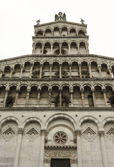 Obraz premium LUCCA, ITALY - AUGUST 15 2015: San Michele Church facade in Lucca, Italy
