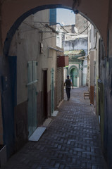 Marocco: i vicoli stretti di Tangeri, la città della costa del Maghreb famosa per il suo mix di culture, per secoli porta d'accesso dell'Europa all’Africa