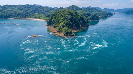 船折瀬戸（瀬戸内海）のうずしお　空撮