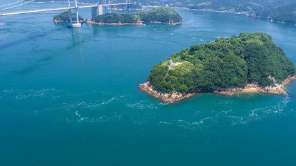 来島海峡の渦潮（うずしお）　空撮