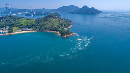 来島海峡の渦潮（うずしお）　空撮