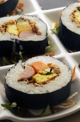 Kalifornianrulla California roll Gulungan maki Калифорния Sushi 캘리포니아 롤 カリフォルニアロール ролл کالیفرنیا رول 加州卷 קליפורניה רול