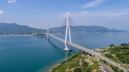 Obraz premium Widok z lotu ptaka na most Tatara (Shimanami Kaido)