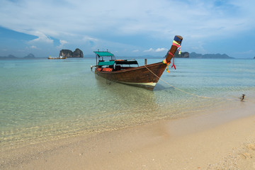 Fototapeta na wymiar Long-tail Taxi boat on the beautiful beach, krabi, Thailand