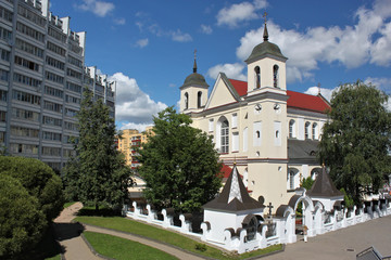 Fototapeta na wymiar Belorussian ortodox Сathedral church of the Holy Apostles Peter and Paul in Minsk, Belarus. Is the oldest church in the city of Minsk. The cathedral was founded in 1612.