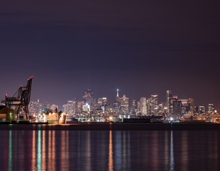 Fototapeta na wymiar San Francisco Skyline from Bayview