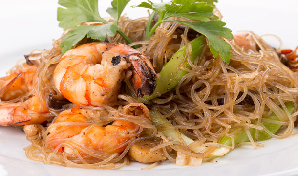 thai noodles with shrimps