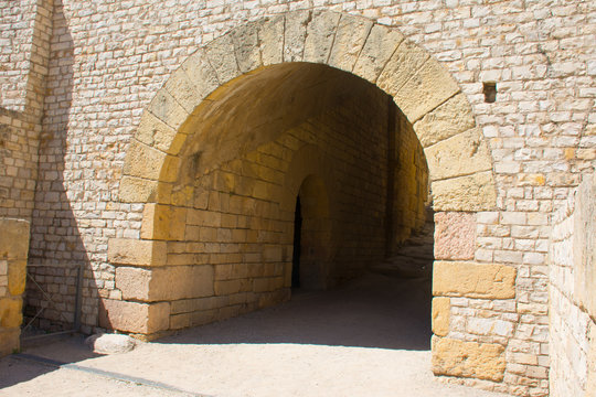 arch in the roman amphiteatre