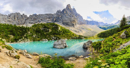 Lago di Sorapiss with amazing  turquoise color of water. The mountain lake in Dolomite Alps. Italy