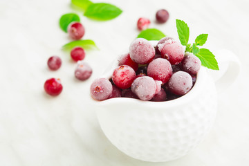 Cranberry with ice in sauce pane with green mint