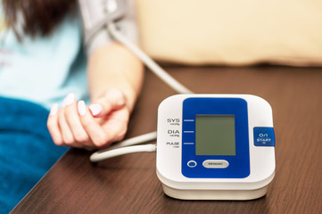 automatic blood pressure monitor