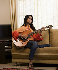 Woman playing the guitar 