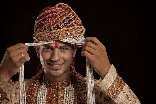 Gujarati groom hotsell outfit