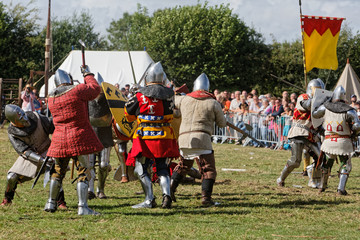 Au XV&egrave;me si&egrave;cle, soldats fran&ccedil;ais contre arm&eacute;e anglaise &agrave; la bataille d'Azincourt, Pas-de-Calais, France
