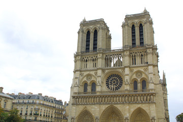 Fototapeta na wymiar Notre dame cathedrale in Paris, France